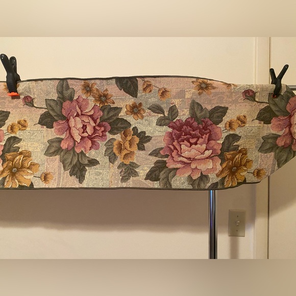 Vintage Rose Floral Tapestry Table Runner 70" x 13"  Linen Blend - Picture 5 of 9